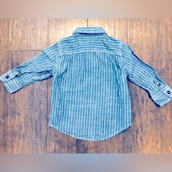 Baby GAP button down shirt blue 18-24 months - Picture 3 of 3